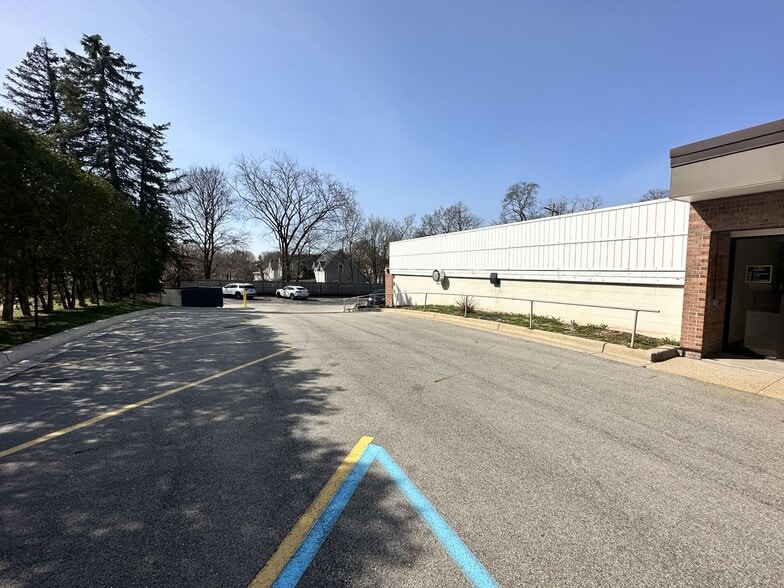 More Photos Of 813 W Michigan Ave, Jackson Medical For Sale