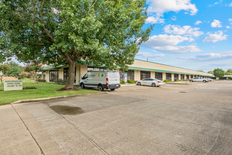 More Photos Of 11200-11248 Wilcrest Green Dr, Houston Unknown For Lease