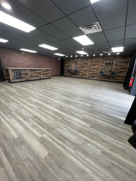 More Photos Of 4814-4818 Mcknight Rd, Pittsburgh Freestanding For Lease