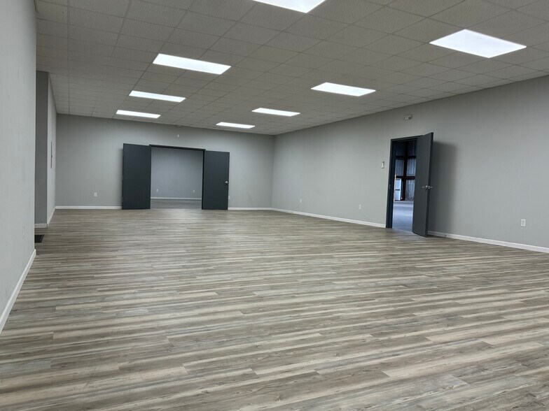 More Photos Of 5595 Raby Rd, Norfolk Warehouse For Lease