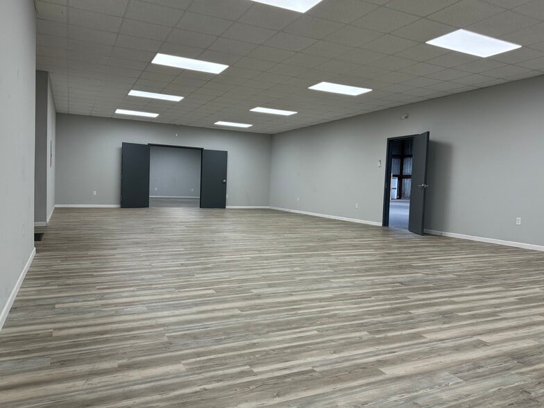 More Photos Of 5595 Raby Rd, Norfolk Warehouse For Lease