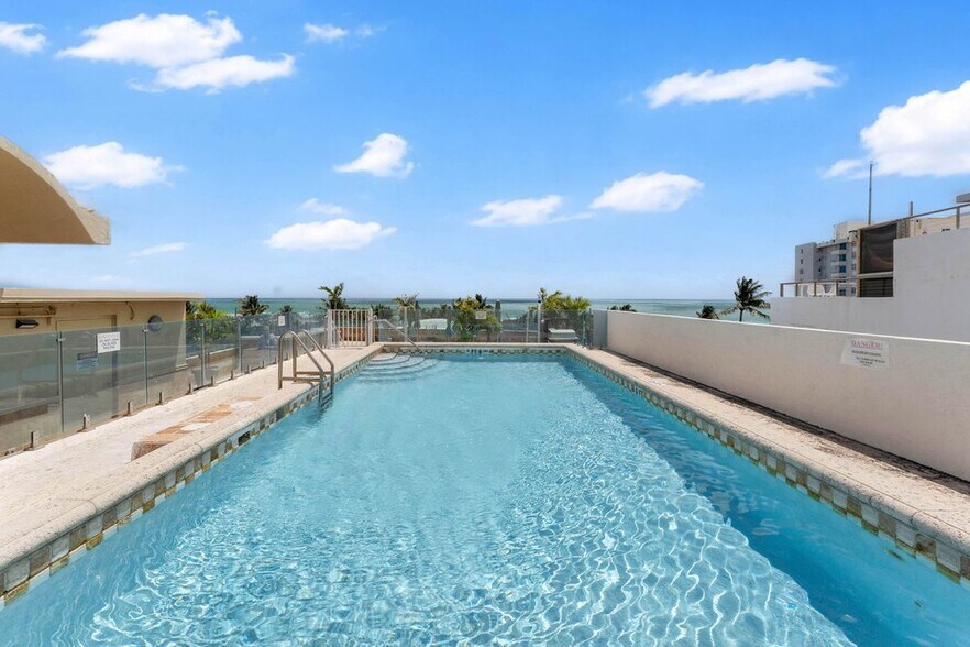 More Photos Of 524 Ocean Dr, Miami Beach Hotel For Sale