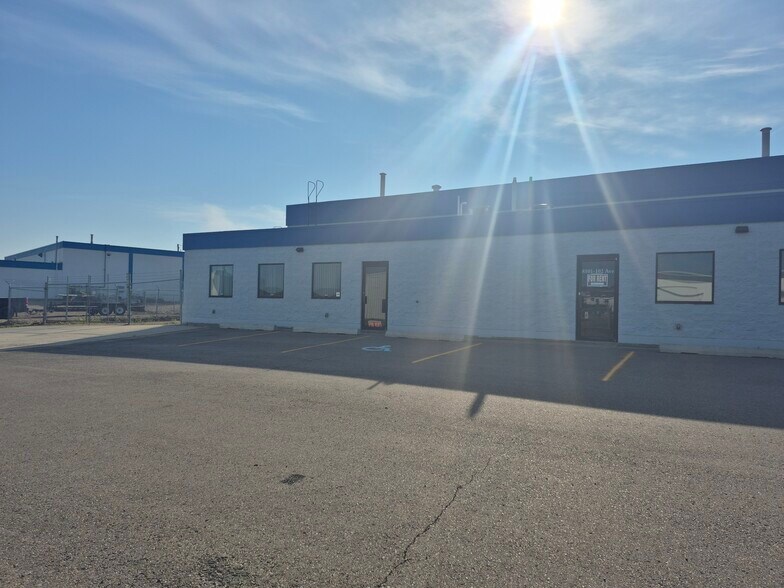 More Photos Of 8101 102 Ave, Peace River Warehouse For Lease