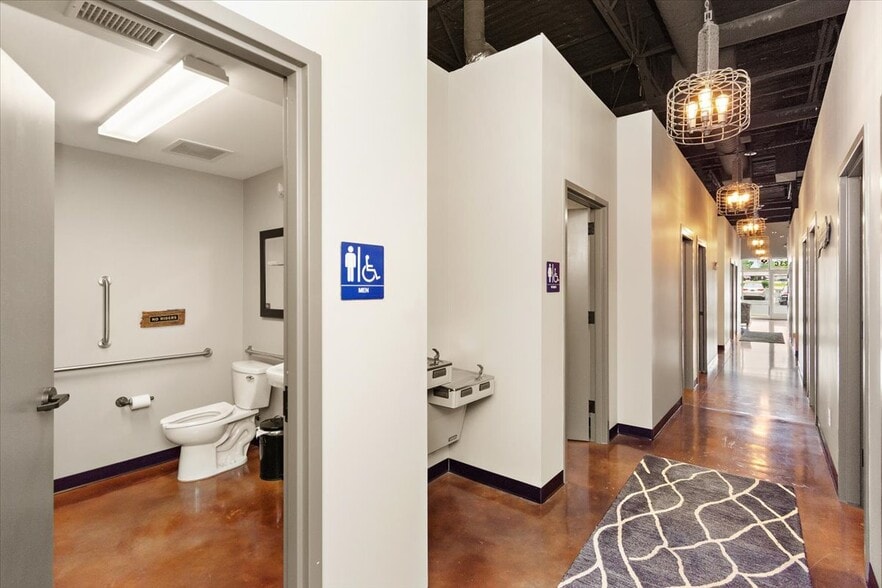 More Photos Of 923 Nashville Pike, Gallatin Storefront Retail Office For Lease