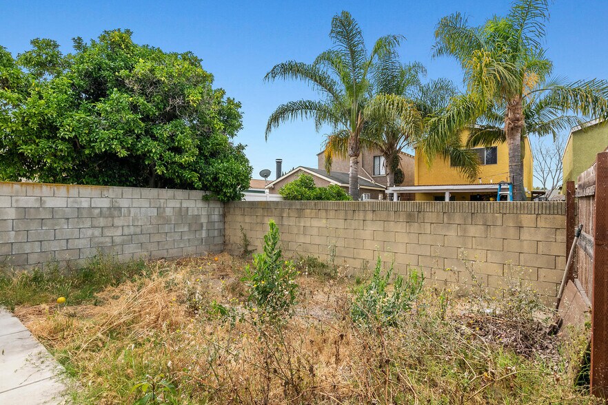 More Photos Of 1910 W Lincoln St, Long Beach Multifamily For Sale