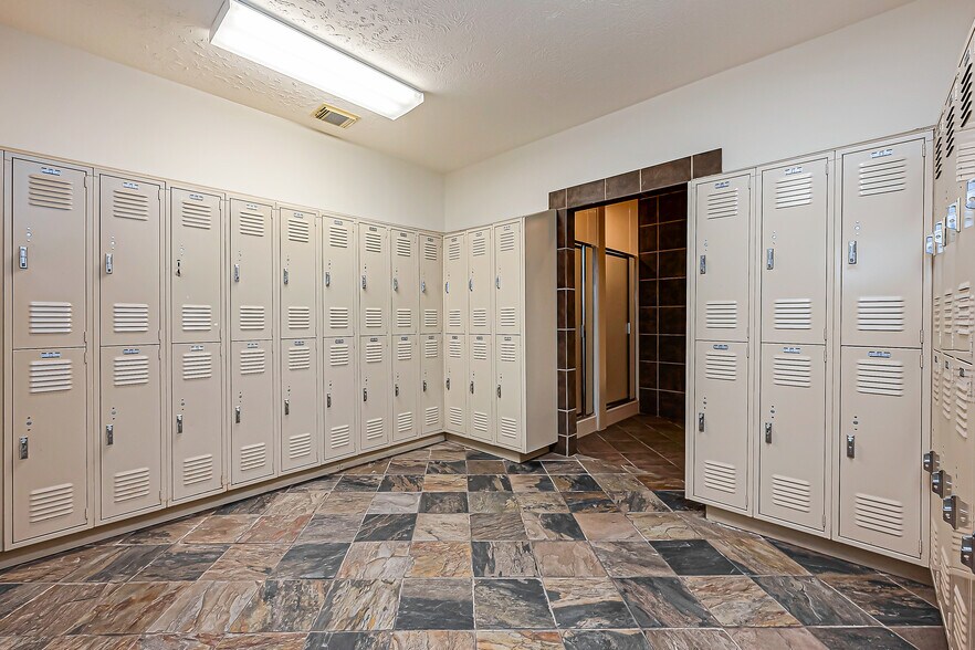 More Photos Of 2202 Lone Oak Rd, Houston Health Club For Sale