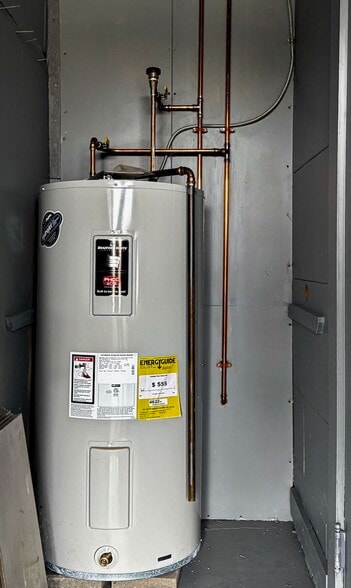 More Photos Of 435 Deerfield St, Greenfield Freestanding For Sale