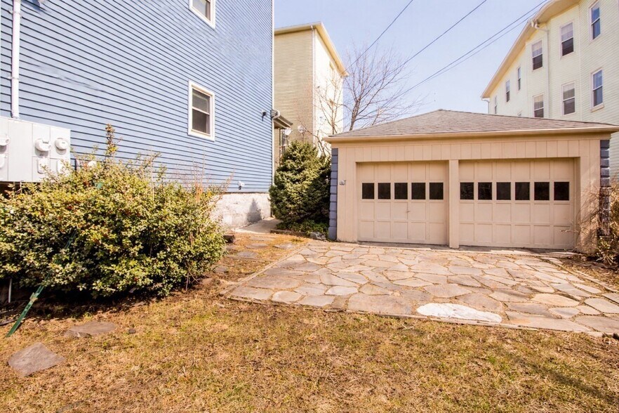 More Photos Of 56 Cohasset St, Worcester Multifamily For Sale