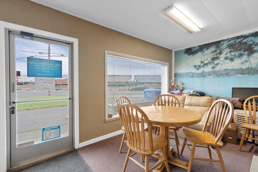 More Photos Of 101 Academy St, Kelso Distribution For Sale