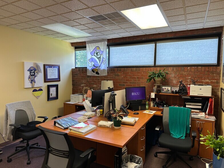 More Photos Of 2303 Executive Cir, Greenville Medical For Sale