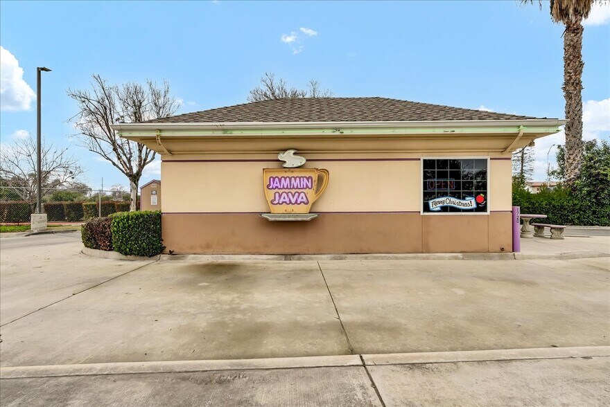 More Photos Of 1720 E Noble Ave, Visalia Fast Food For Sale