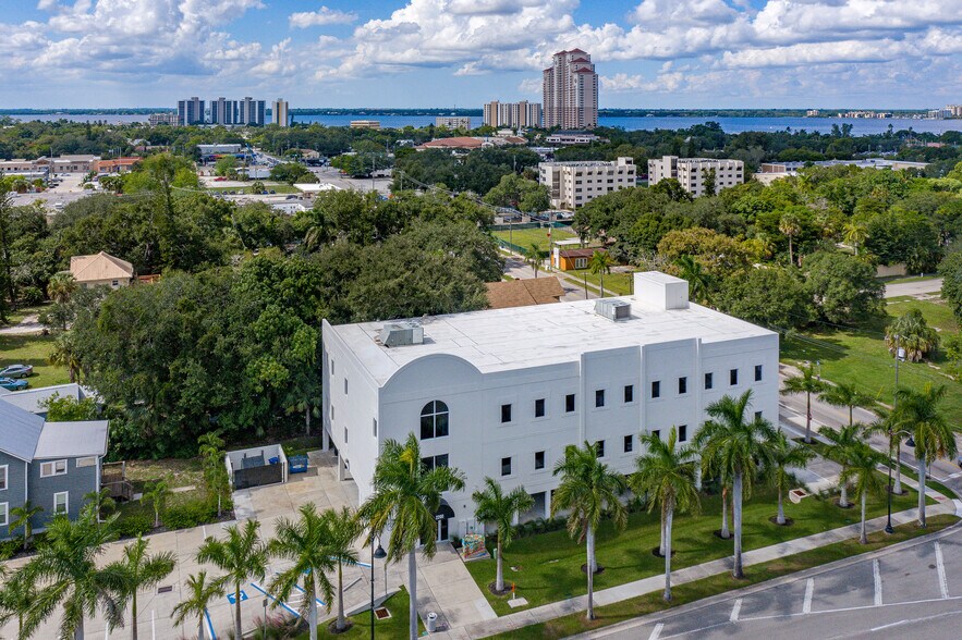 More Photos Of 2200 Broadway, Fort Myers Office For Lease