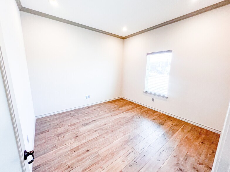 More Photos Of 5125 Sunmore Cir, Midland Office For Lease