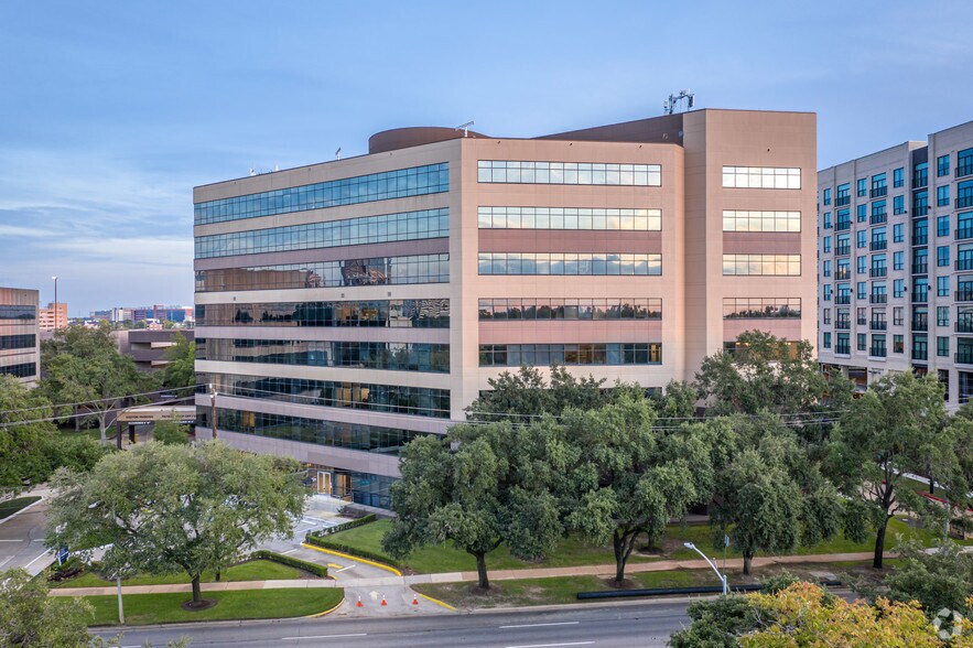 More Photos Of 7515 S Main St, Houston Medical For Lease