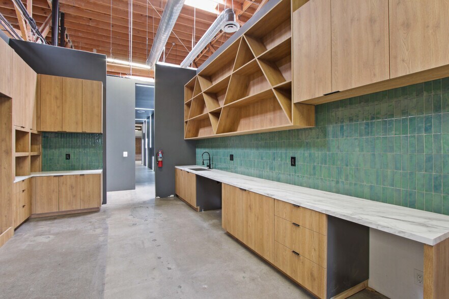 More Photos Of 3650 S Holdrege Ave, Los Angeles Light Manufacturing For Lease