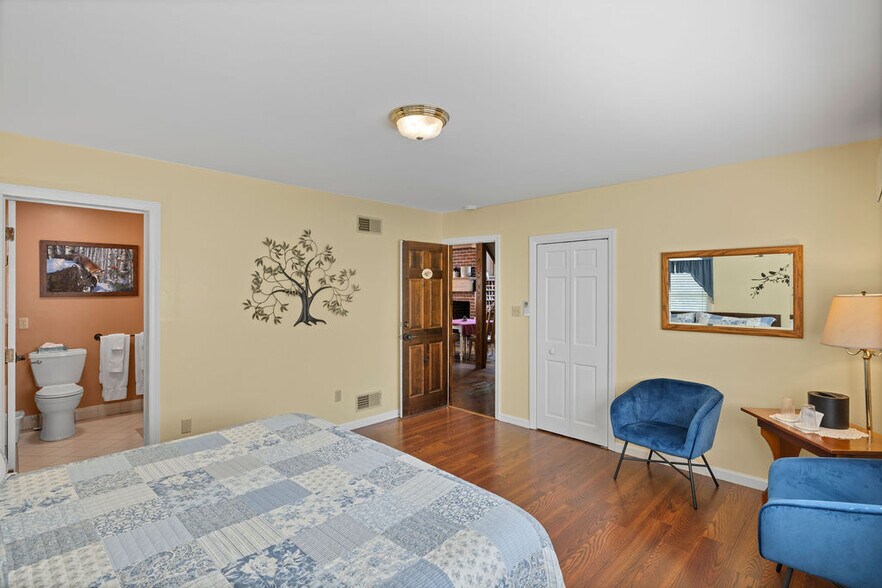 More Photos Of 40 Hospital Rd, Gettysburg Hotel For Sale