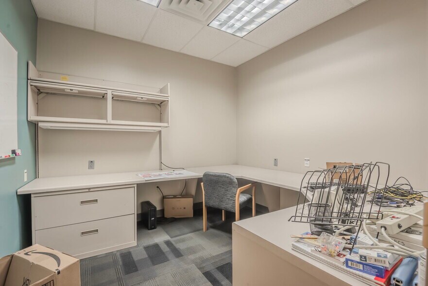 More Photos Of 118 Lukens Dr, New Castle Unknown For Lease