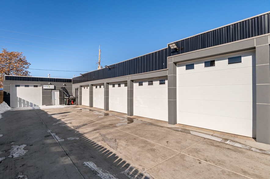 More Photos Of 1535 Chester St, Aurora Auto Repair For Sale