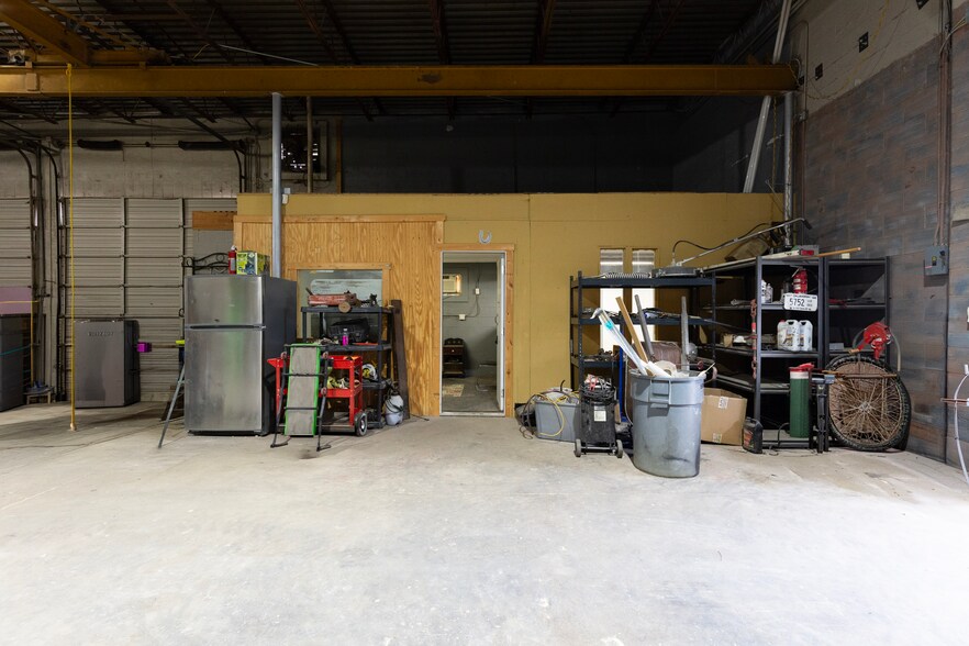 More Photos Of 3920 Classen Blvd, Norman Industrial For Lease