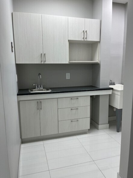 More Photos Of 685 Bloomfield Ave, Verona Medical For Lease