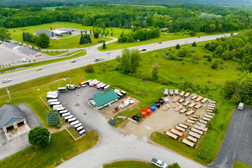 More Photos Of 981 Blue Star Dr, Traverse City Auto Repair For Sale