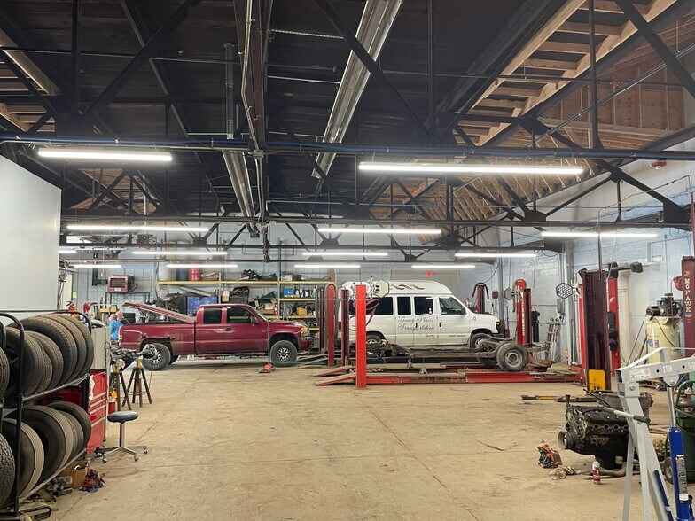 More Photos Of 1427-1431 Valley Dr, Syracuse Warehouse For Sale