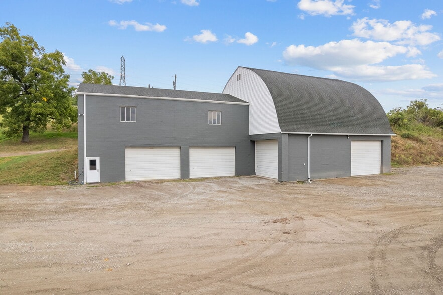 More Photos Of 797 Carlton Dr, Bentleyville Service For Lease