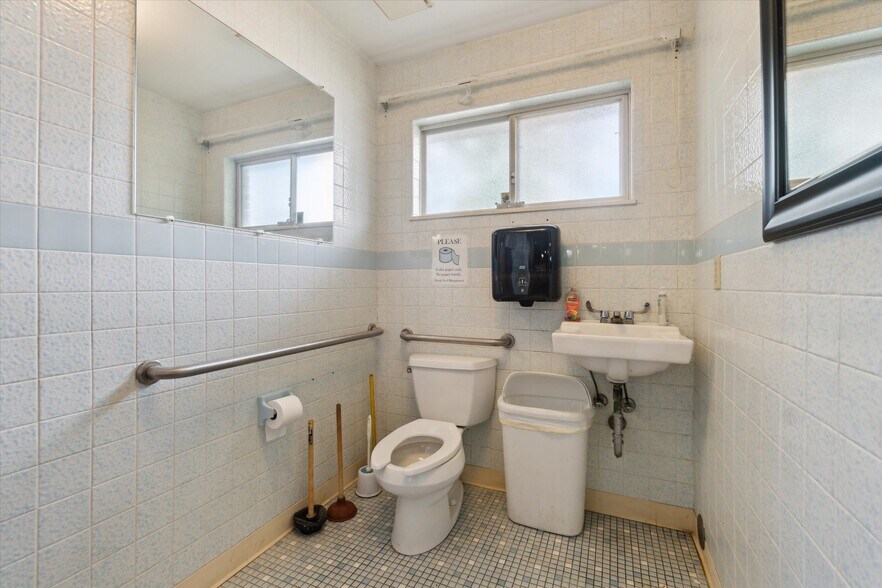 More Photos Of 4344 Richfield Rd, Flint Office For Sale