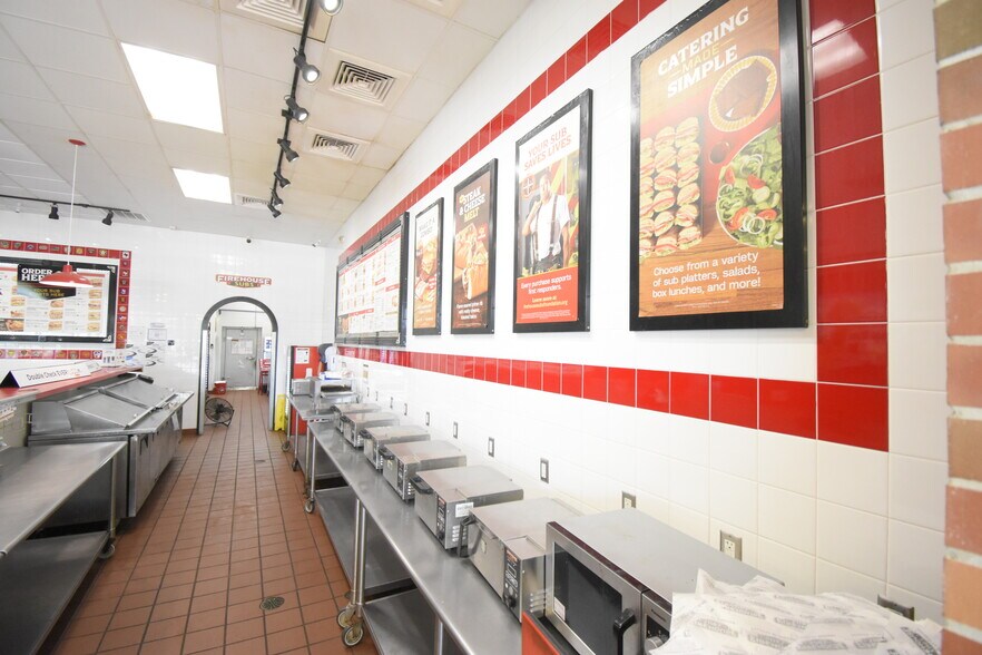 More Photos Of 253 N Bypass 35, Alvin Storefront For Lease