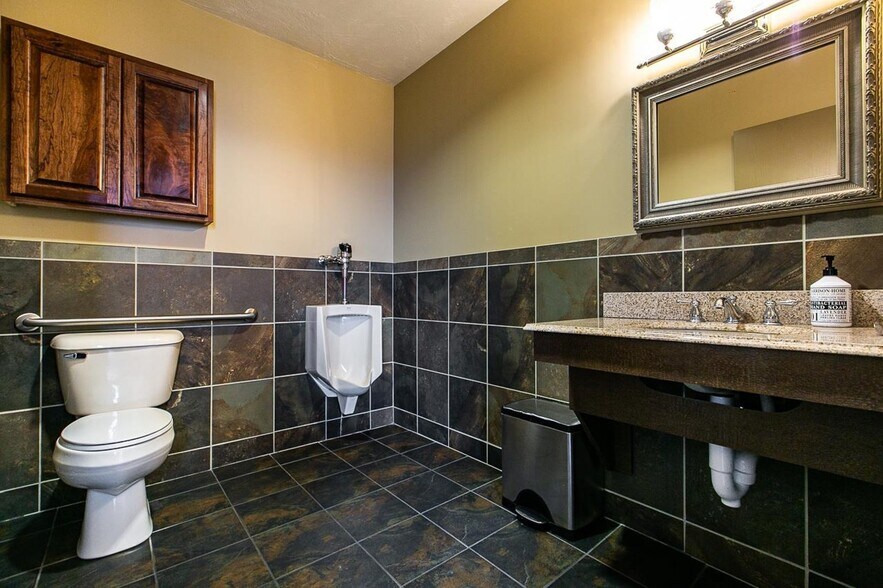 More Photos Of 600 Star Brewery Dr, Dubuque Office For Lease