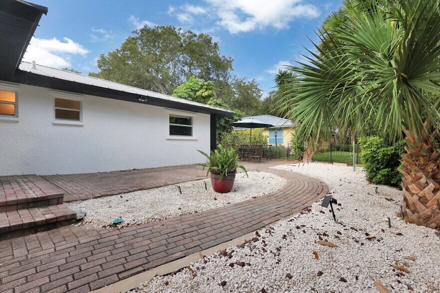More Photos Of 1505 Coral Ave, Vero Beach Apartments For Sale