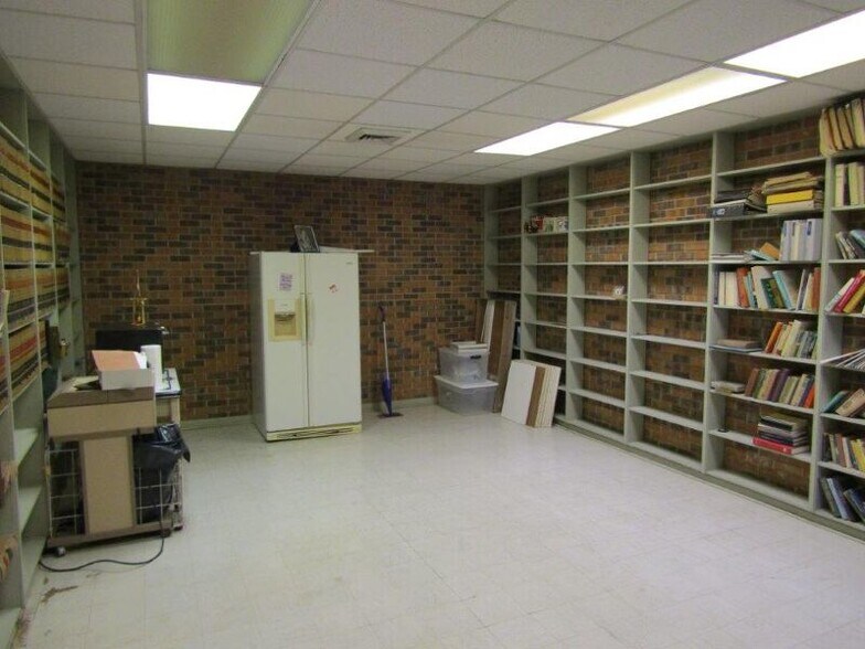 More Photos Of 301 Julia St, New Iberia Office For Lease
