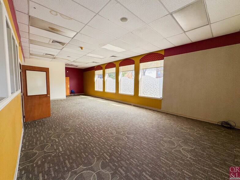 More Photos Of 199 Oakwood Ave, West Hartford Medical For Sale