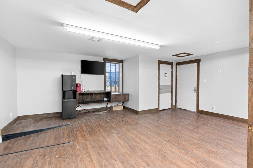 More Photos Of 103 Blanco Rd, San Antonio Auto Repair For Lease
