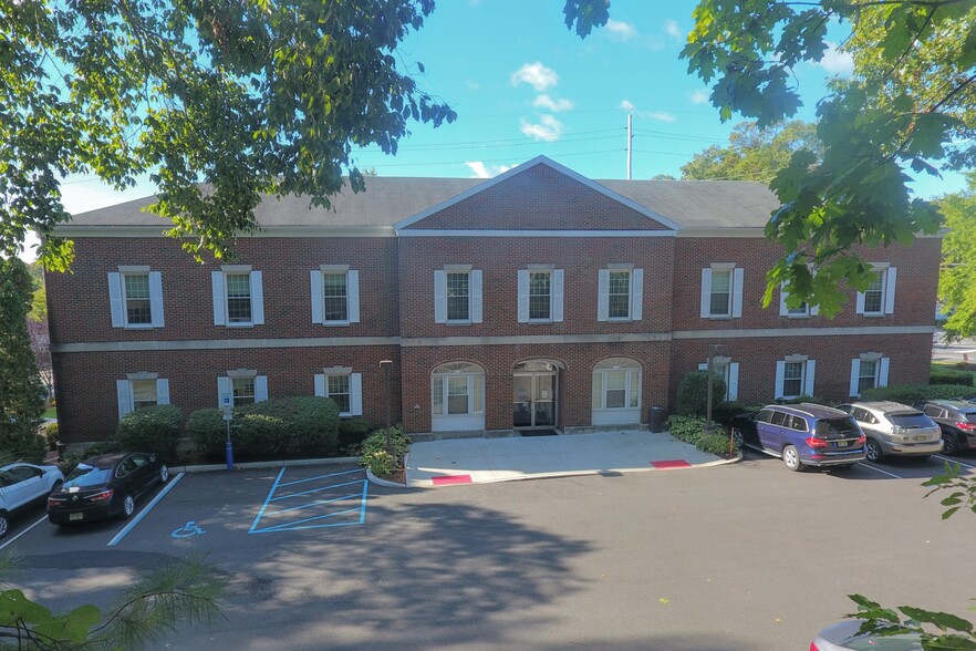 Primary Photo Of 2 Forest Ave, Oradell Medical For Lease