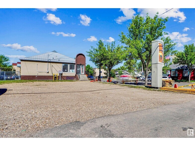 More Photos Of 10659 103 St NW, Edmonton Office For Lease