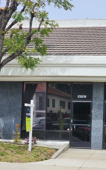 Primary Photo Of 23291 Ventura Blvd, Woodland Hills Loft Creative Space For Lease