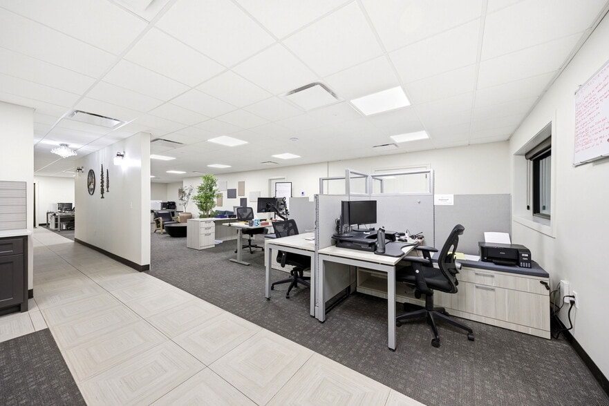 More Photos Of 326 SE Douglas St, Lees Summit Office For Sale