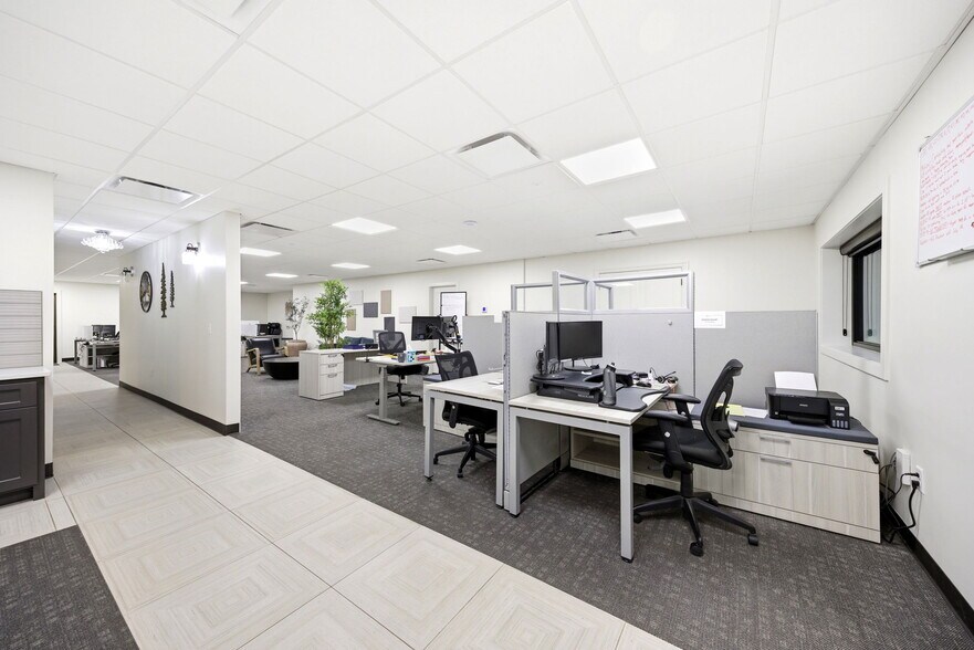More Photos Of 326 SE Douglas St, Lees Summit Office For Sale