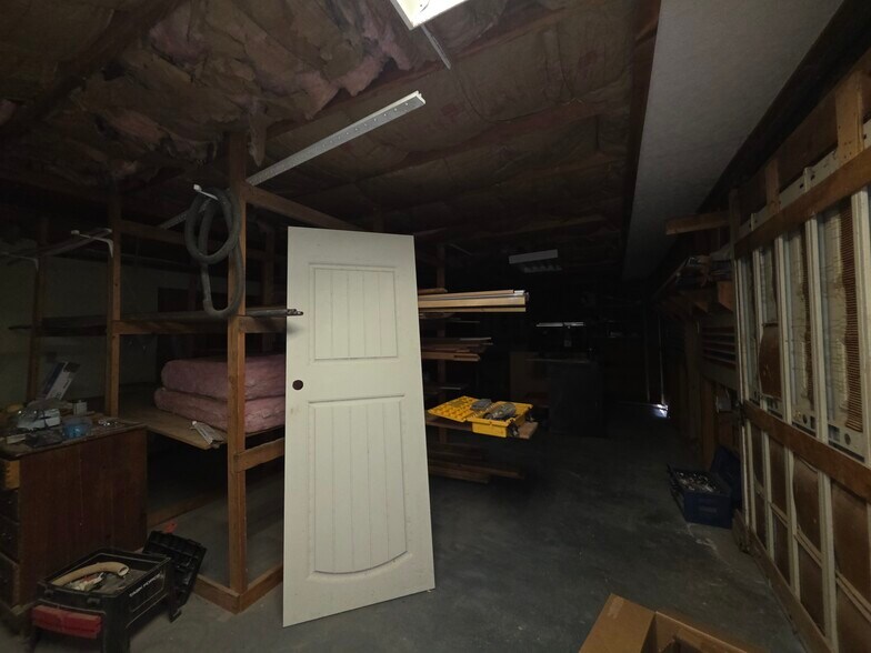 More Photos Of 2034 W 5th St, Washington Showroom For Sale