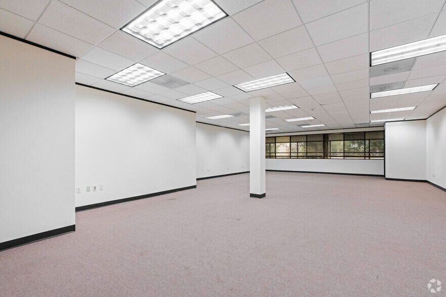 More Photos Of 11302 Tanner Rd, Houston Office For Sale