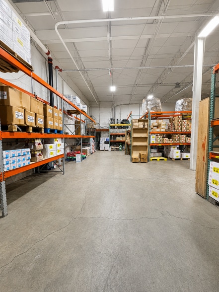 More Photos Of 327 New South Rd, Hicksville Unknown For Lease