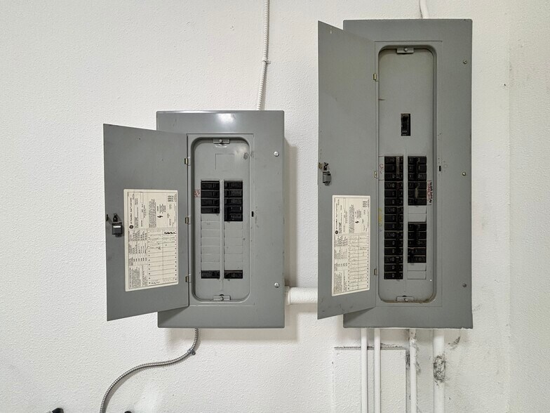 More Photos Of 446 McClaine St, Silverton Warehouse For Sale