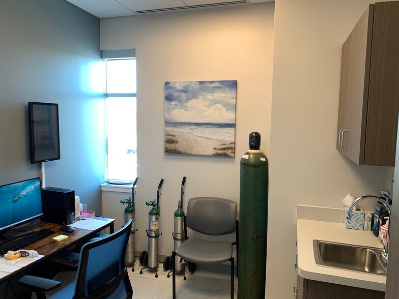 More Photos Of 24430 Stone Springs Blvd, Dulles Town Center Medical For Lease