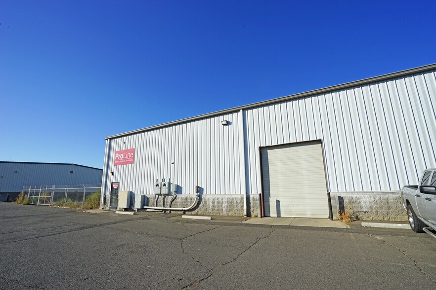 More Photos Of 2001 Ahtanum Rd, Yakima Warehouse For Lease