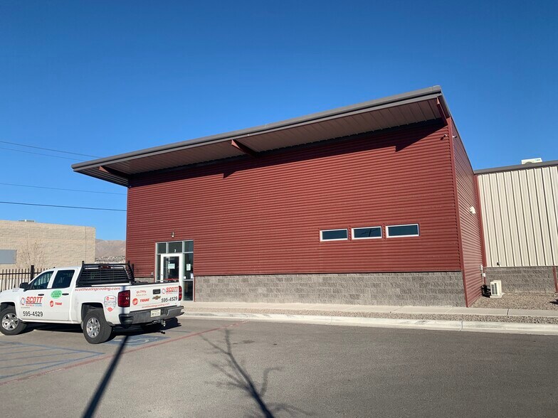 More Photos Of 1895 Appaloosa Dr, Sunland Park Showroom For Lease