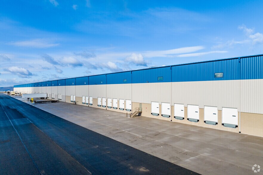 More Photos Of 460-480 Research Dr, Pittston Township Manufacturing For Lease