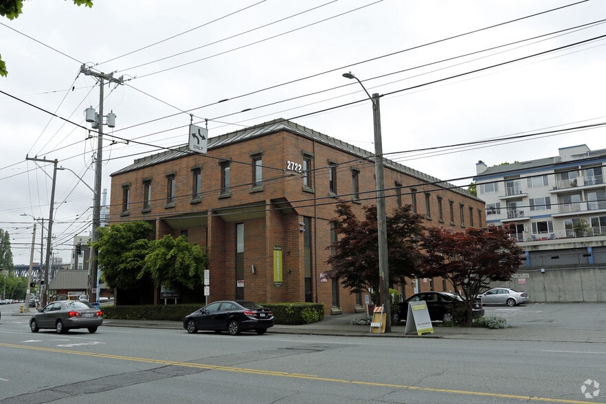 More Photos Of 2722 Eastlake Ave E, Seattle Office For Lease