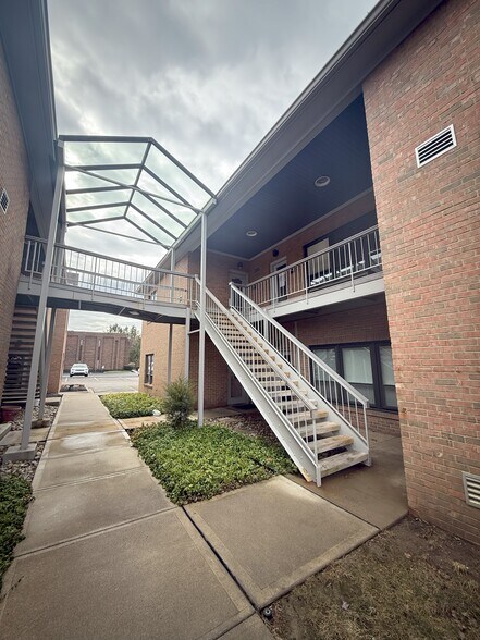 More Photos Of 71 E Wilson Bridge Rd, Worthington Office For Sale