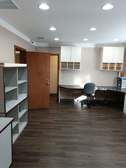 More Photos Of 4921 E State St, Rockford Office For Sale